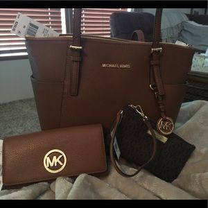 MK HANDBAG, WALLET, WRISTLET BUNDLE